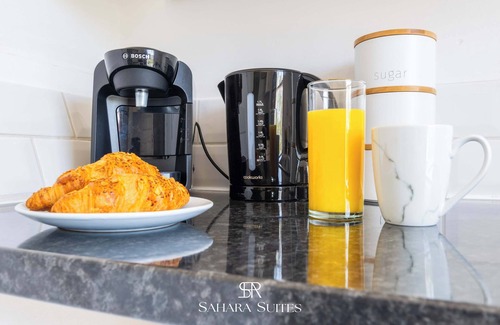 Newport Apartment | Upto 20%OFF | Modern 4BR Home | Sleep11 | Parking
