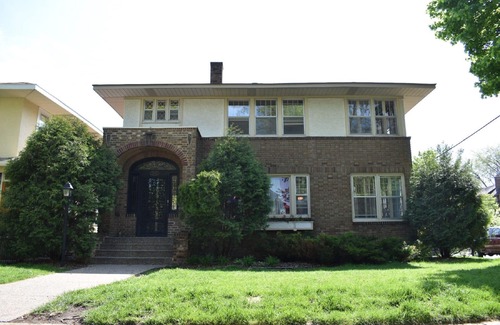 Ecco Apartment | Uptown 3BR steps to Lake Calhoun, near Downtown&Mall of America, Garden Patio!