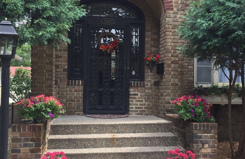 Ecco Apartment | Uptown 4BR steps to Lake Calhoun, near Downtown&Mall of America, Garden Patio!
