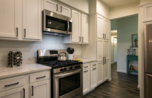 Northeast Heights House | Uptown Area! Putting Green-BBQ-Hot Tub-Game Room