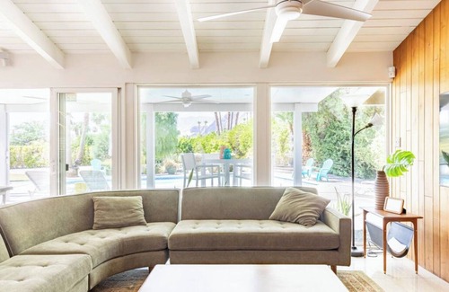Old Las Palmas House | Uptown Design District Walking distance to Downtown Palm Springs!