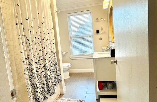 Kingston Stockade District Apartment | Uptown Oasis