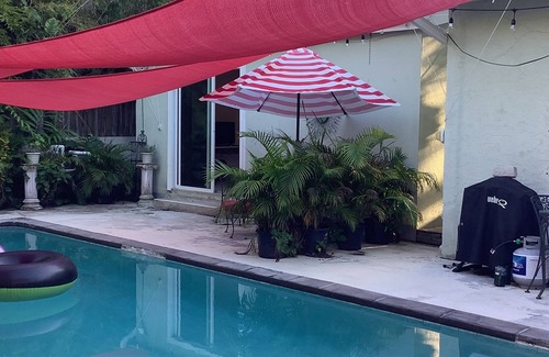New Town Cottage | Uptown quiet cottage close to beaches, restaurant & shopping.