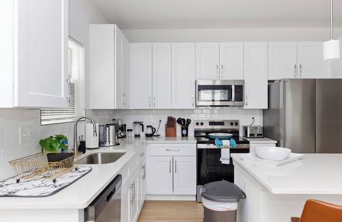 Charlotte House | Uptown Retreat Sleeps 10 w/Hot Tub, Games/Fenced