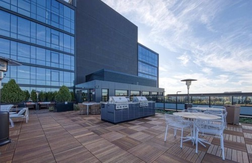 Uptown Apartment | Uptown studio apartment with breathing views