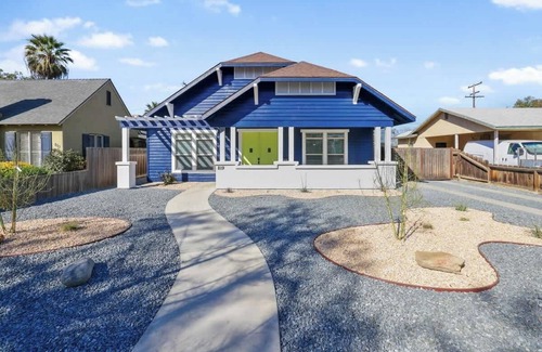 Visalia House | Uptown Villa with backyard BBQ & Chimenea!