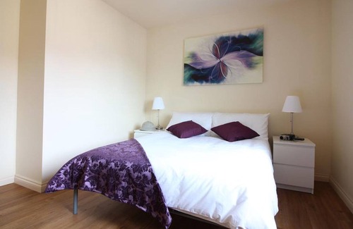 Walsall Apartment | Ur City Pad - The Cambridge Whole 2 Bedroom Apartment