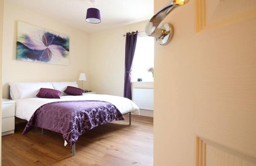 Walsall Apartment | Ur City Pad - The Cambridge Whole 2 Bedroom Apartment
