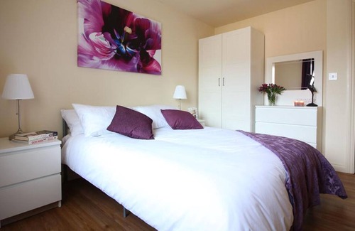 Walsall Apartment | Ur City Pad - The Cambridge Whole 2 Bedroom Apartment