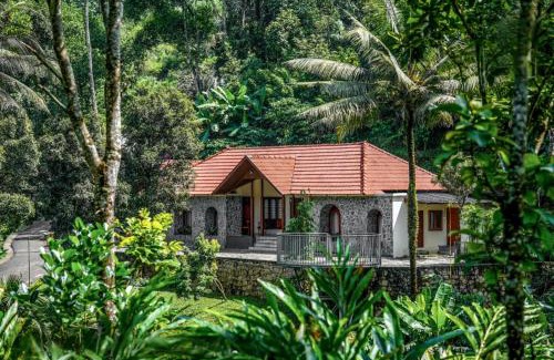 Udumbanchola House | Urava Farmstay- Private waterfall, near Vagamon, Thekaddy, Munnar