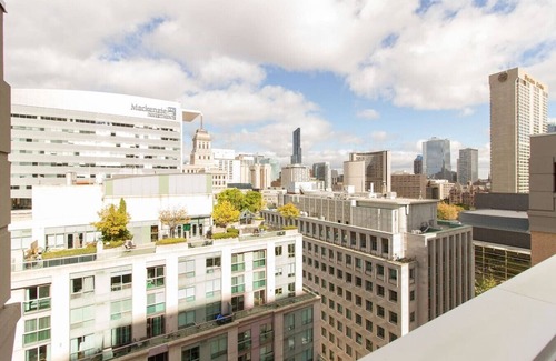 Financial District Apartment | Urban 1BR Escape near CF Toronto Eaton Centre