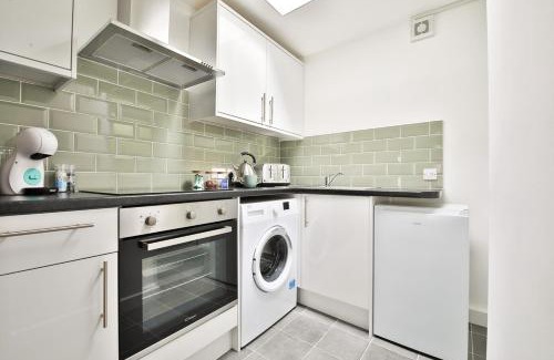 Splott Apartment | Urban 2-bed House - 6 mins away from City Centre!