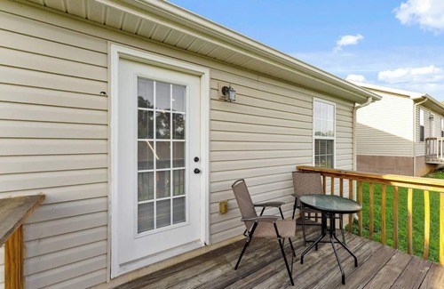 Knoxville House | Urban 2BD Retreat - 15 mins to Dtwn Knoxville