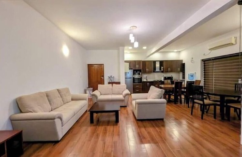 Negombo Apartment | Urban 3BR Apt Hi-Speed Wi-Fi Roof Top Pool & Gym