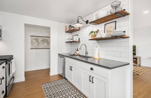 Moss Bay House | Urban 4BR Duplex @Kirkland | Walk to Lake & Google