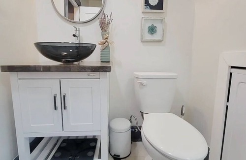 Montclair Apartment | Urban Attic is a cozy, bright and stylish 2 bedroom retreat.