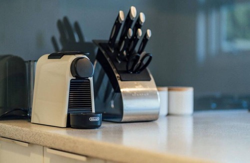 Grange Apartment | Urban Beach Shack-Me · ★Urban Beach Shack★Metres from the Beach & Cafes✔