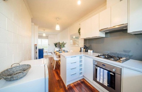 Grange Apartment | Urban Beach Shack-Me · ★Urban Beach Shack★Metres from the Beach & Cafes✔