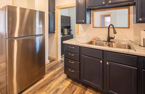Sioux Falls House | Urban Cabin | 4BR w/Huge Yard