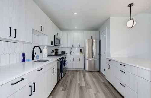 Aurora Highlands Apartment | Urban Charm: 2BR Modern Retreat Close to Downtown