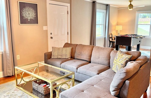 Southwest Raleigh House | Urban Charm: 4 Bedroom Downtown Raleigh Home Near I-40