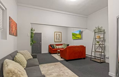 West Philadelphia Apartment | Urban Chic Bell View Apartment