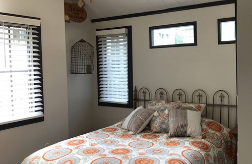 Greater Belhaven House | Urban Chic Studio, Private, 1B1B. Belhaven area. Near campus& hospitals.