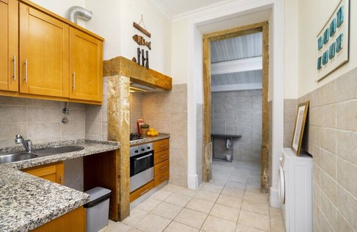 Olivais Apartment | Urban Comfort: 1-BR near Airport & Train Station