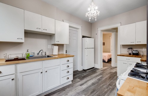 Whittier Apartment | Urban Comfort 5BR Home Base Minneapolis Living!