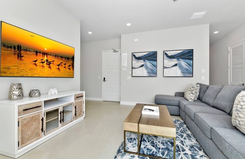 Reunion Hotel | Urban Condo near Disney with Resort & Waterpark Access - B2-108
