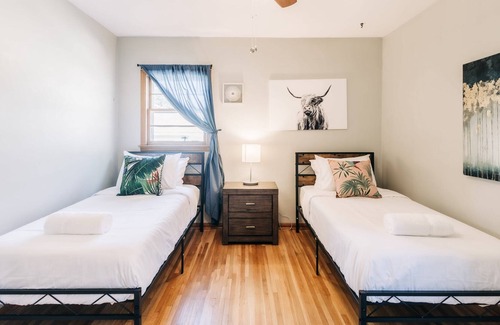 Southwest Minneapolis House | Urban Delightful Retreat: King Bed | BBQ Grill