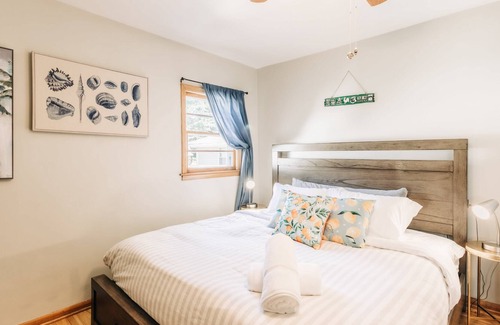 Southwest Minneapolis House | Urban Delightful Retreat: King Bed | BBQ Grill