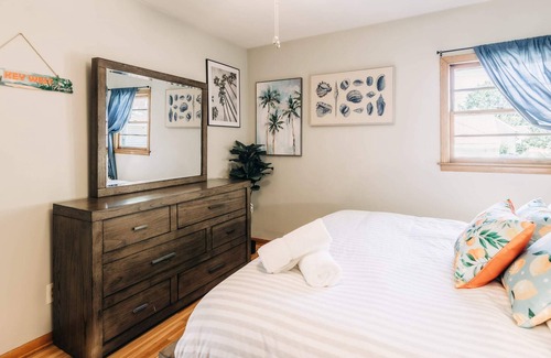 Southwest Minneapolis House | Urban Delightful Retreat: King Bed | BBQ Grill