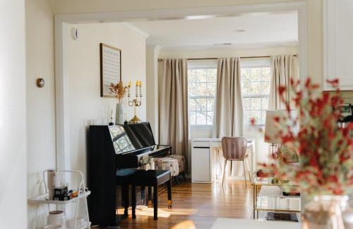 Stamford Villa | Urban Downtown Stamford Home 45 min to NYC with Garage And Yard