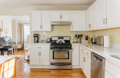 Stamford Villa | Urban Downtown Stamford Home 45 min to NYC with Garage And Yard