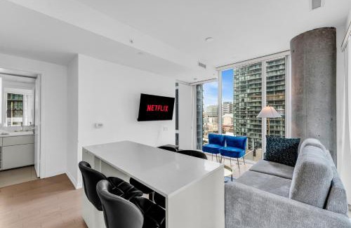 Toronto Entertainment District Apartment | Urban Downtown Suites