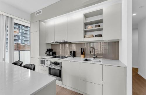 Toronto Entertainment District Apartment | Urban Downtown Suites