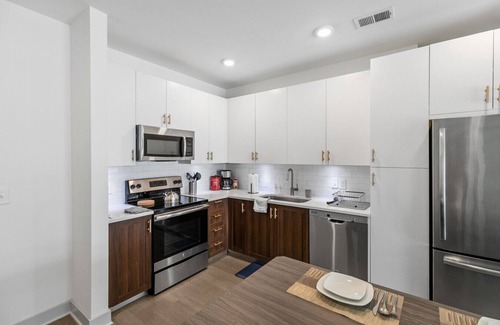 Forest Park Apartment | Urban Elegance: 3BR Condo Experience 06
