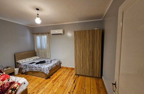 Al Duqqi Apartment | Urban Elegance! Close to everything!