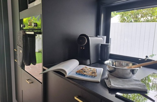Norman Park House | Urban Elegance: Luxe 3-Bed Oasis