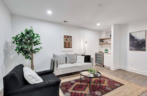 Haynes Area House | Urban Elegance: Nashville Rooftop Townhome with Skyline Views