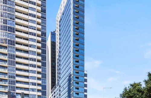 Abbotsford Apartment | Urban Elegance Stature Southbank