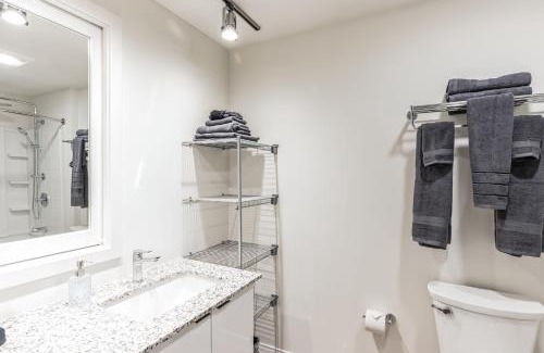Gateway District Apartment | Urban Elegance Studio Oasis Prime Location