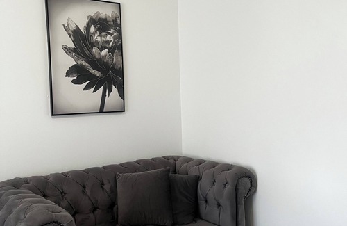 Downtown Johannesburg Apartment | Urban energy meets secure comfort in a historic landmark.