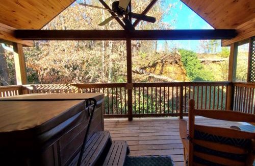 Gatlinburg Ski Chalet | Urban Escape - 1BR King Cabin