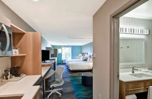 Terrace Park Hotel | Urban Escape: 4 Pet-friendly Units. FREE Breakfast, Pets Allowed, Pool!