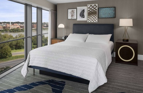North Rosslyn Hotel | Urban Escape | D.C. Gateway. Gourmet Dining