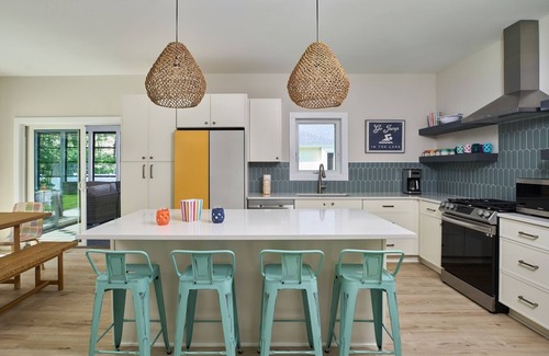 Miami Park House | Urban Escape | Dream-like SoHa Retreat w/Heated Pool | Fire Pit | Private Beach