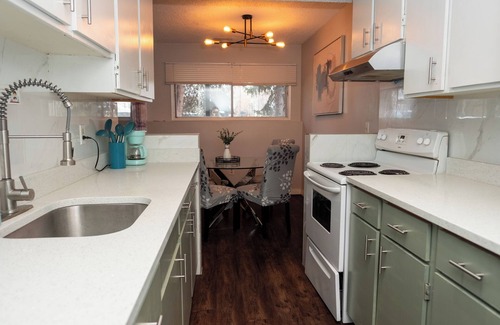 Sunnyside House | Urban Escape: Private Room in Bi-level lower level