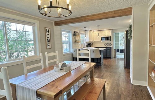 Vancouver House | Urban Farmhouse; Remodeled, Fenced, Pet Friendly